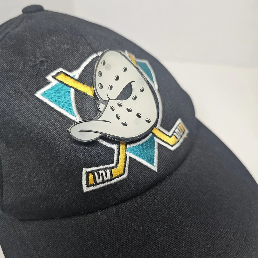 90s Vintage Anaheim Ducks Snapback Hat 3D Logo‎ YOUTH NHL Black Cap. UNTESTED